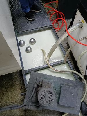 Pionowa filtracja płynu smarowego Centrum obróbki CNC Filtr chłodniczy